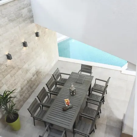 Villa Elegant Cozy With Beautiful Features Trogir