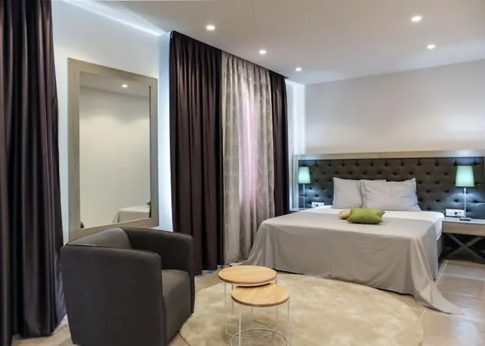 Elegant Cozy With Beautiful Features