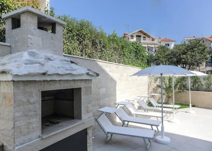 Villa Elegant Cozy With Beautiful Features