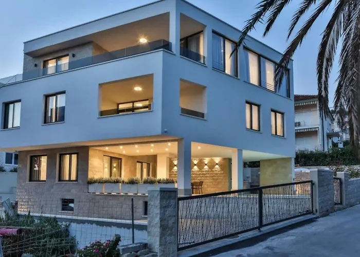 Elegant Cozy With Beautiful Features