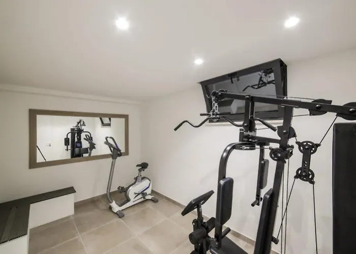 Villa Elegant Cozy With Beautiful Features