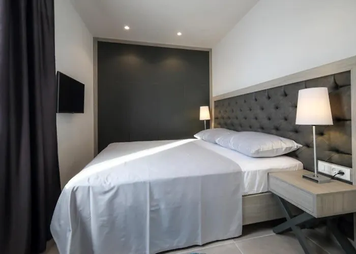 Elegant Cozy With Beautiful Features *