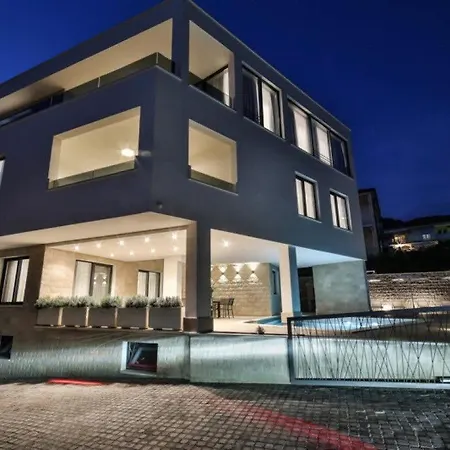 Elegant Cozy With Beautiful Features *