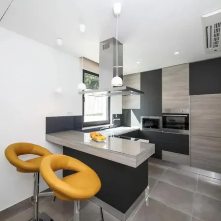 Elegant Cozy With Beautiful Features فيلة *