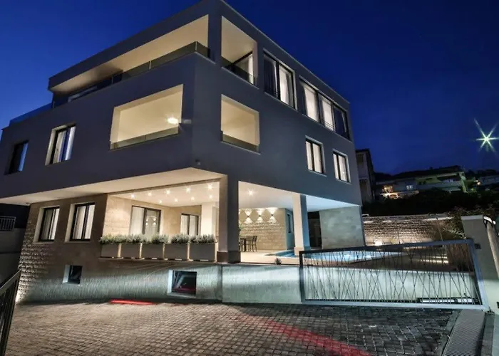 Elegant Cozy With Beautiful Features *